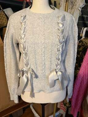 Forward Young Contemporary Bow Ribbon Cable Knit Sweater Size S Grey